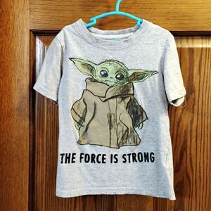 Star Wars The Mandalorian The Child Gray The Force Is Strong Graphic Tee Size 4